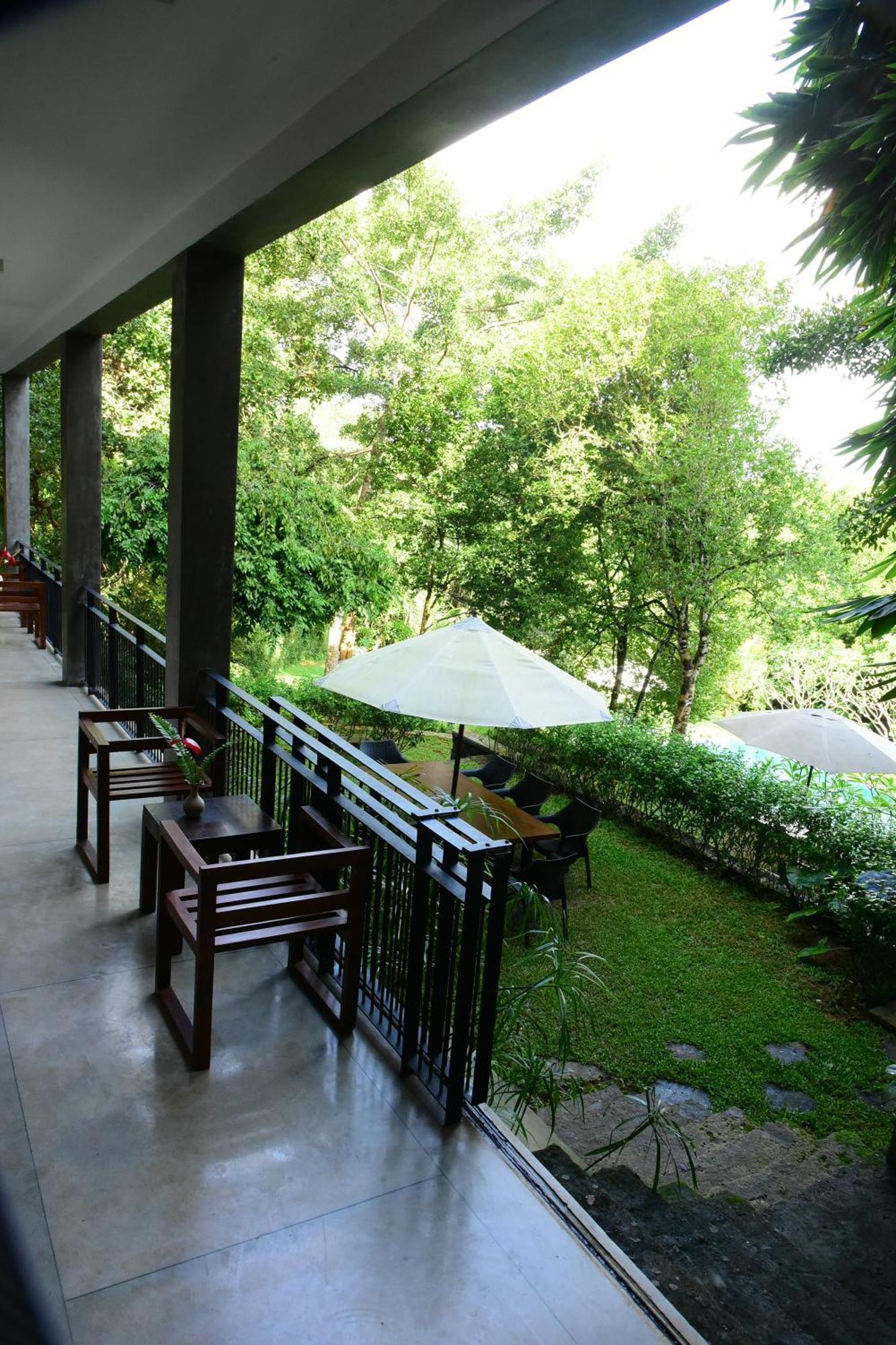Hikka Secret Lake Resort Хиккадува Экстерьер фото
